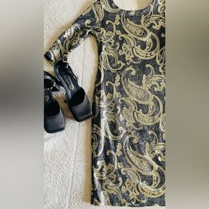 Dark gray/gold dress with sequins along the whole dress